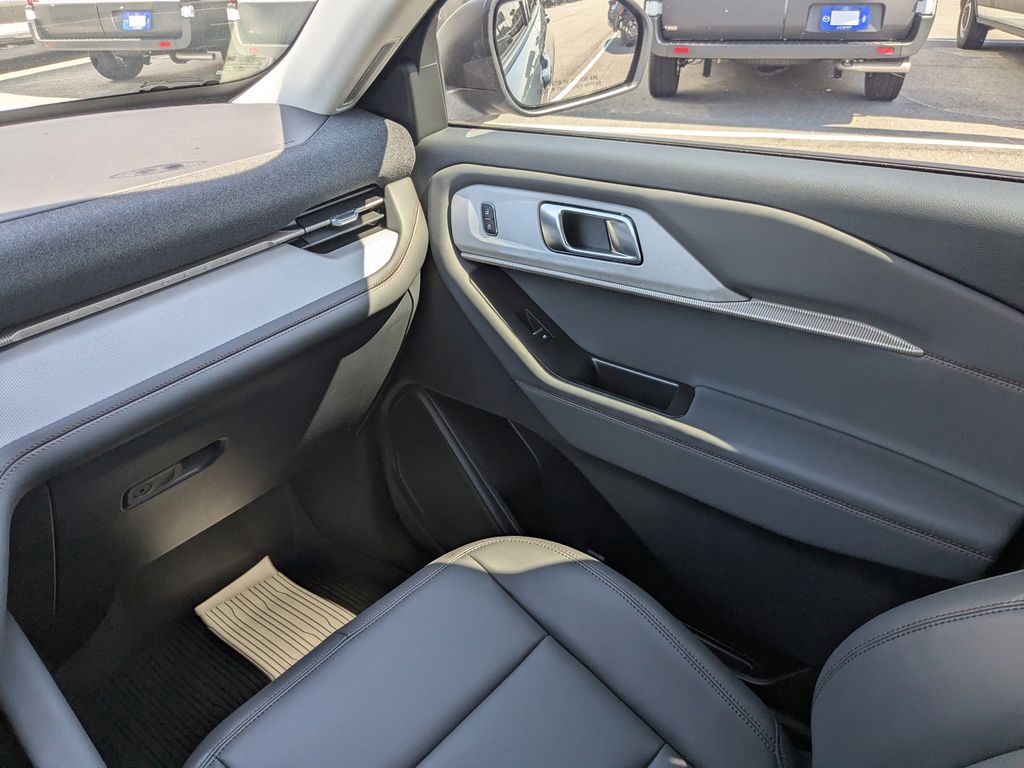 2025 Ford Explorer photo 19