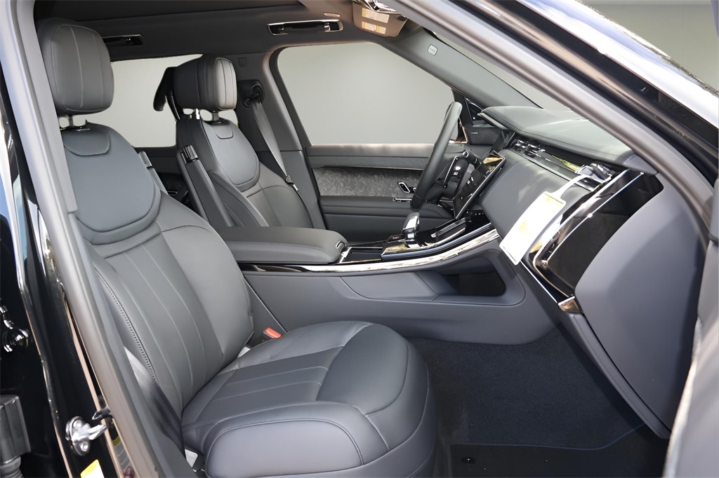 2025 Land Rover Range Rover Sport SE photo 17