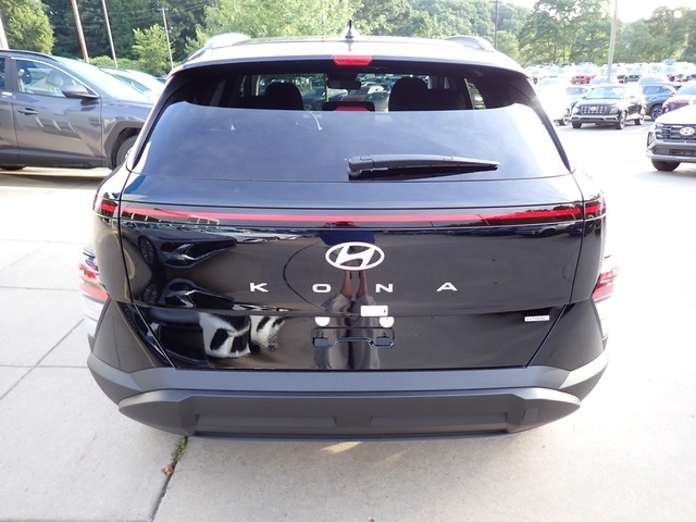 2025 Hyundai Kona SEL photo 3