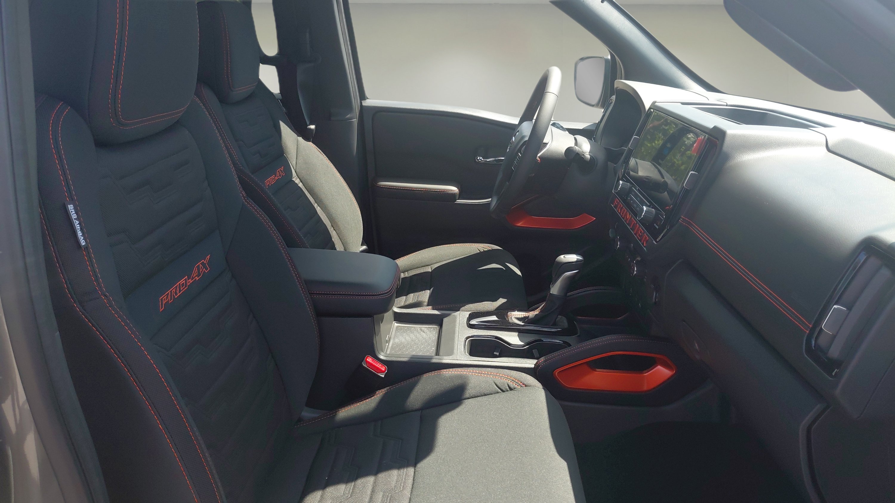 2025 Nissan Frontier PRO-4X photo 10