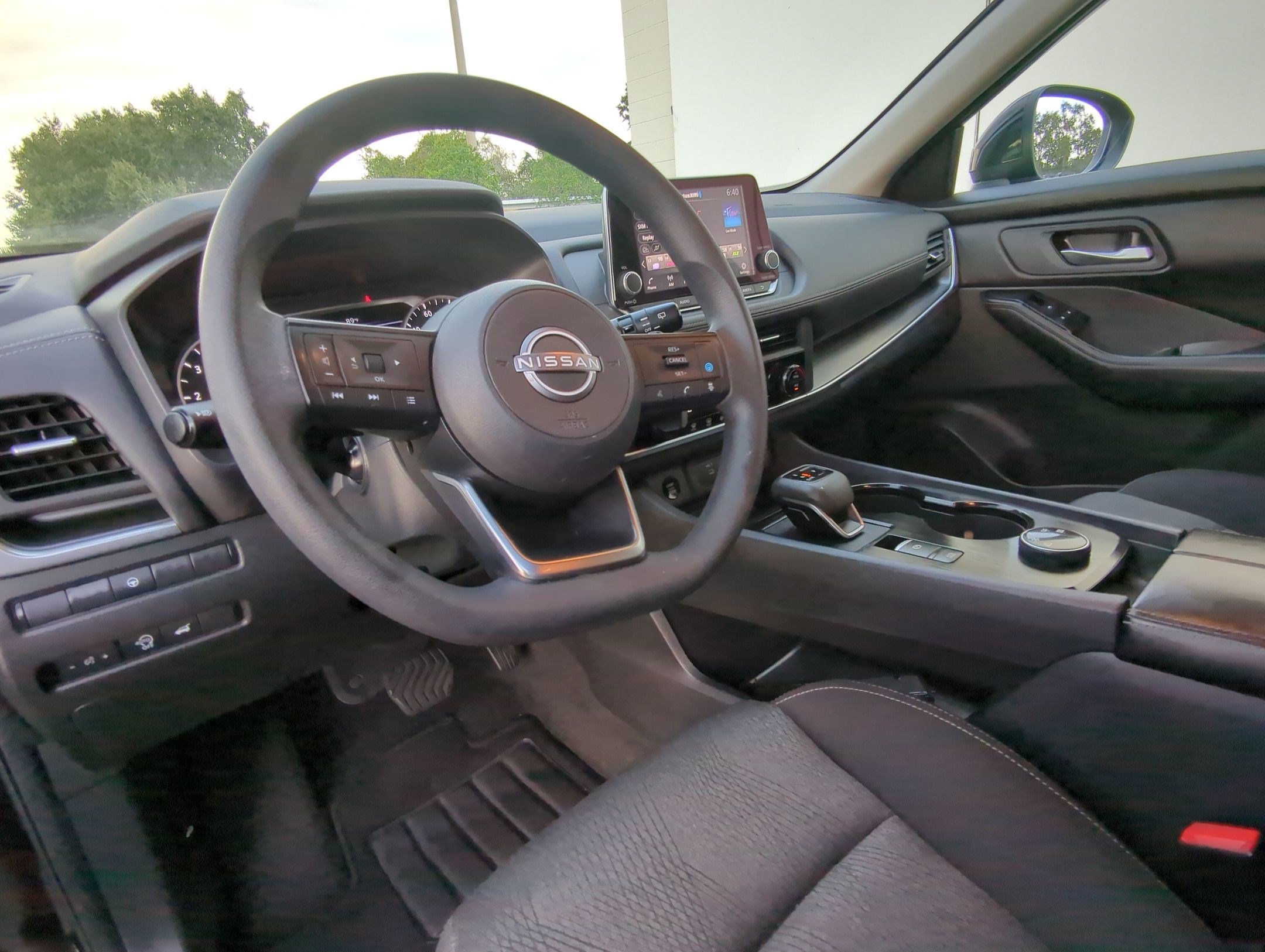 2024 Nissan Rogue SV photo 4