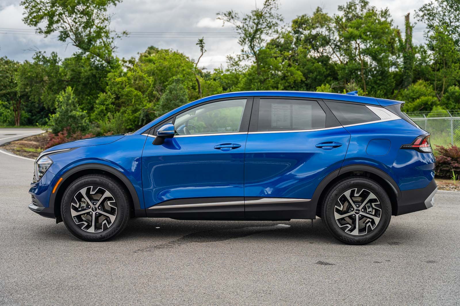 2025 Kia Sportage EX photo 2