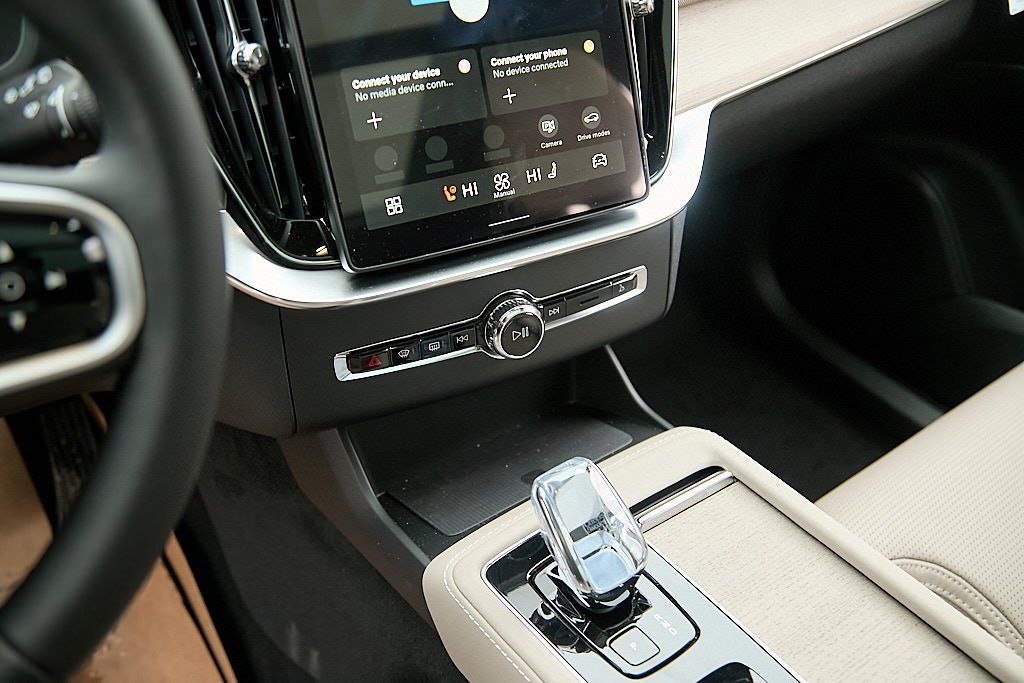 2026 VOLVO XC90 - Image 15