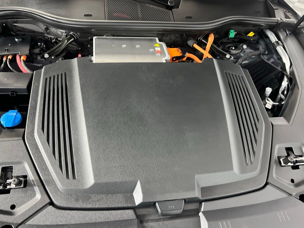 2024 Audi Q8 E-tron Premium Plus photo 30