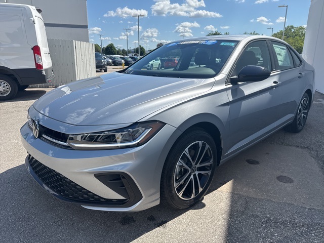 2025 Volkswagen Jetta 1.5T Sport photo 8