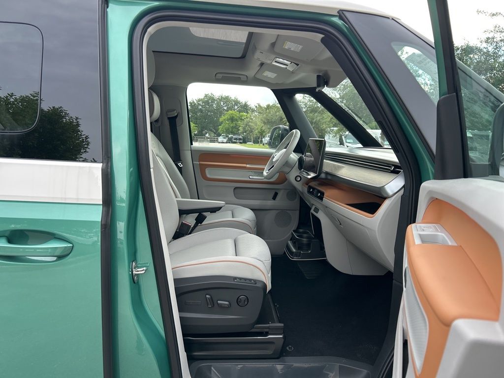 2025 Volkswagen ID. Buzz Pro Plus photo 28