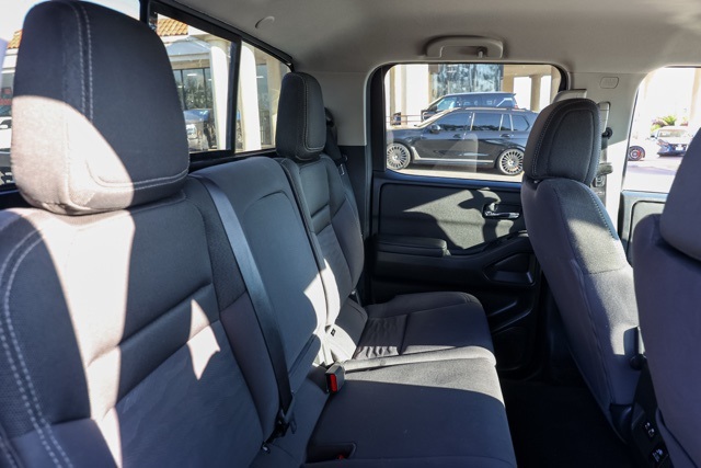 2024 Nissan Frontier SV photo 14