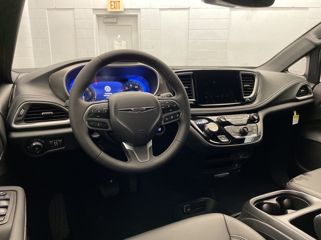 2026 Chrysler Pacifica photo 6