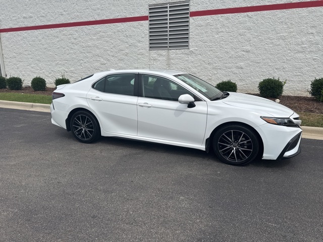 2023 Toyota Camry SE photo 3