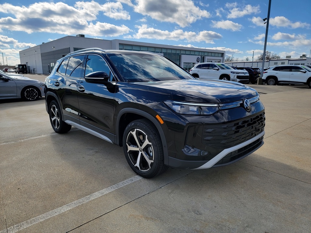 2026 Volkswagen Tiguan SE's photo