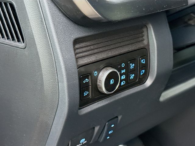 2025 Ford F-250 Lariat photo 9