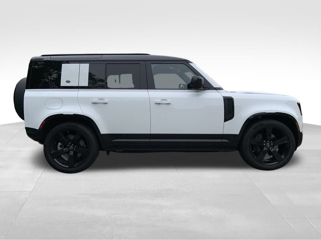 2024 Land Rover Defender 110 X-Dynamic SE photo 4