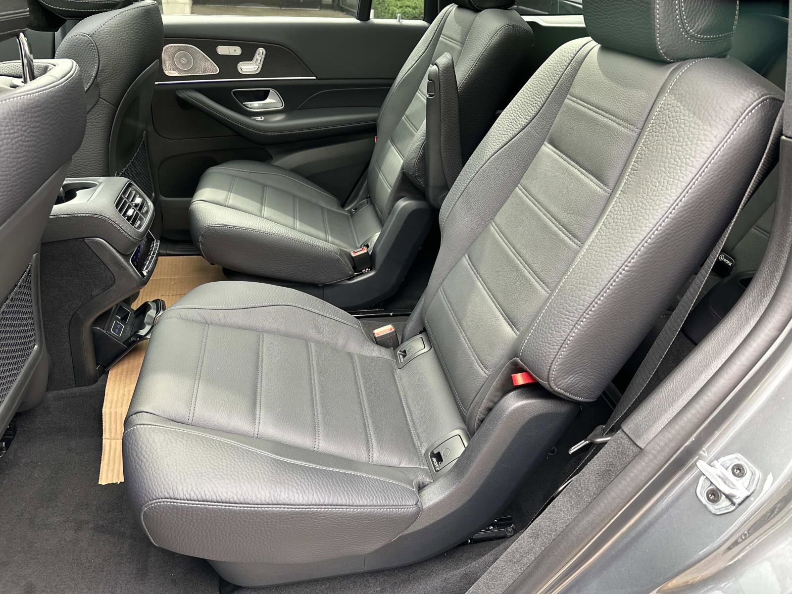 2026 Mercedes Benz GLS 450 4MATIC photo 9