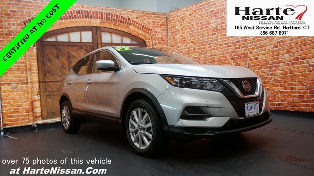 2022 Nissan Rogue Sport S's photo