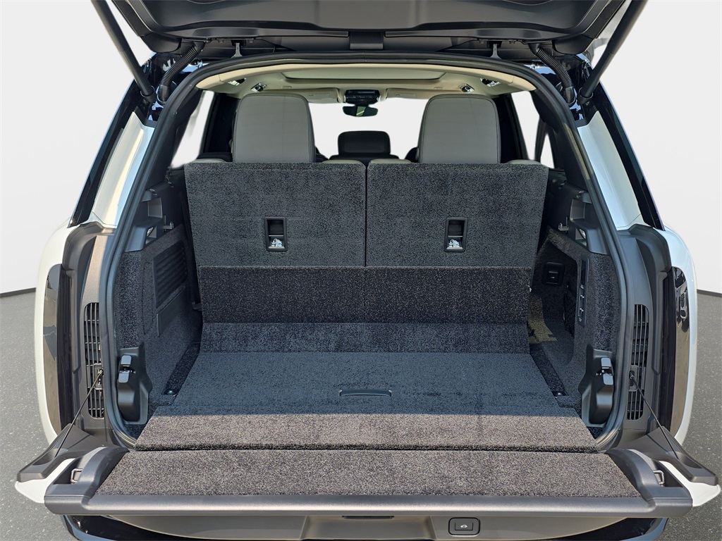 2025 Land Rover Range Rover SE photo 14
