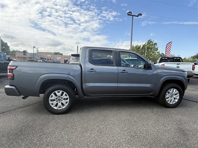 2024 Nissan Frontier SV photo 3