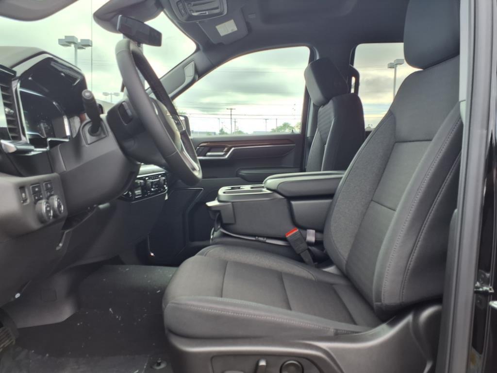 2025 Chevrolet Silverado 1500 LT photo 5