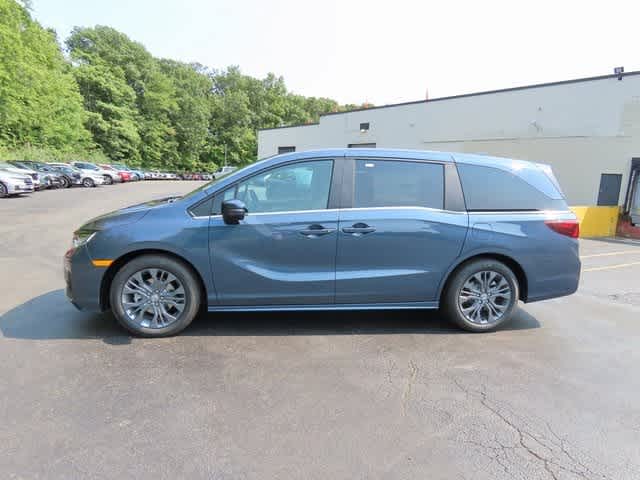 2026 Honda Odyssey Touring photo 3