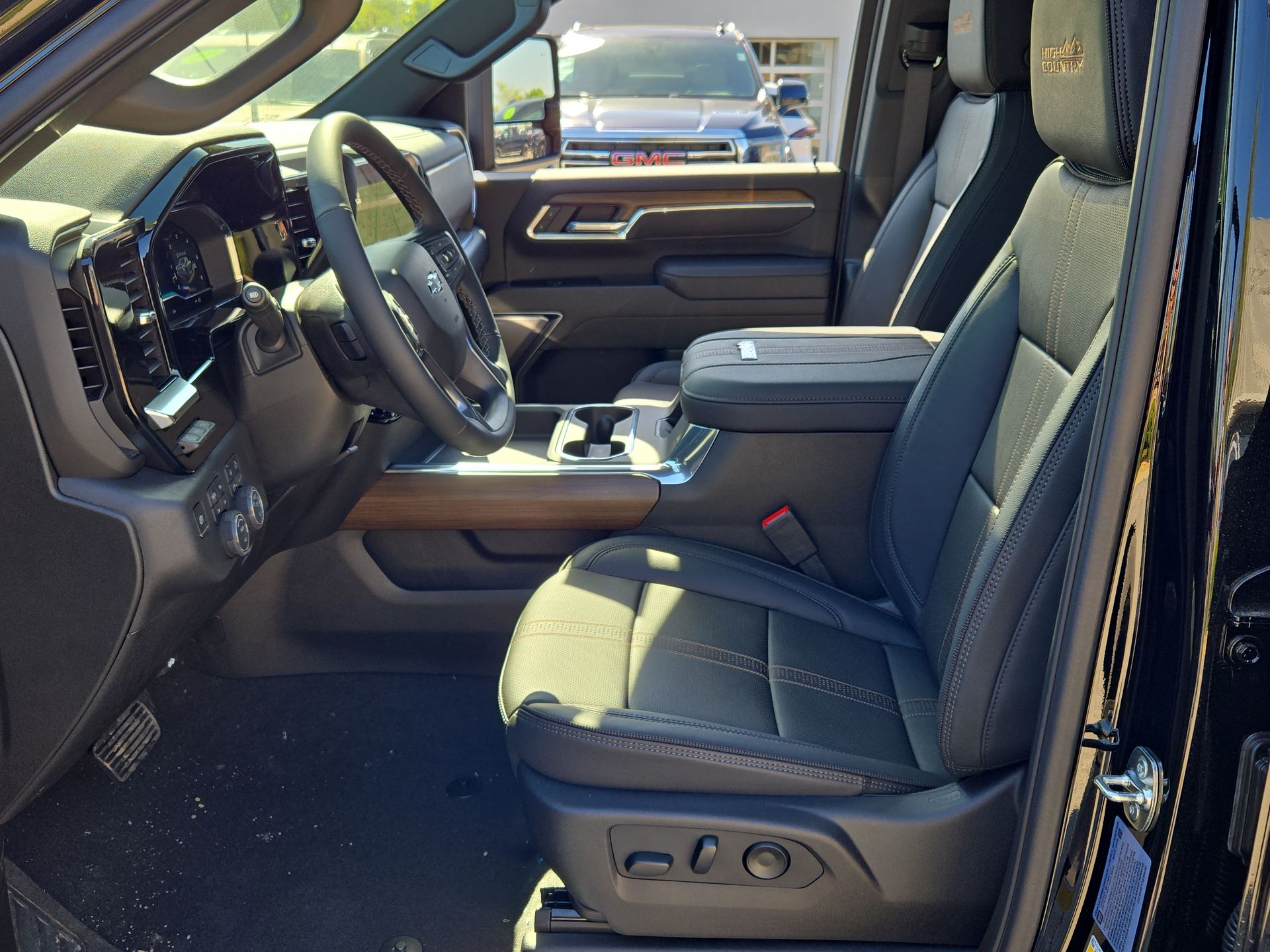 2025 Chevrolet Silverado 2500HD High Country photo 25