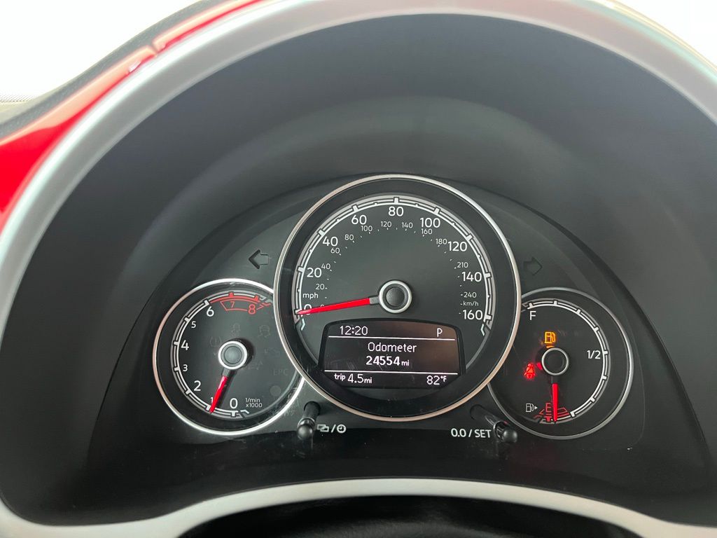 2018 Volkswagen Beetle S photo 18