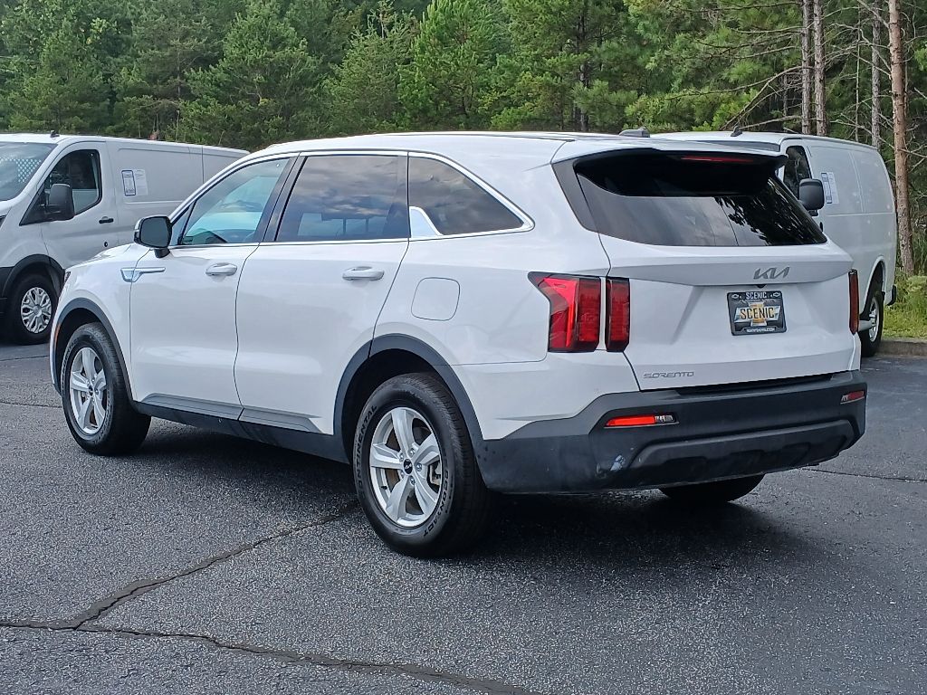 2023 Kia Sorento LX photo 4