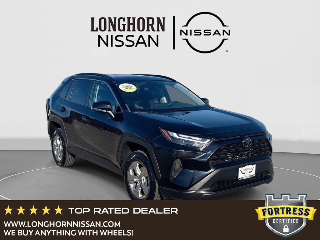 2023 Toyota RAV4 XLE's photo