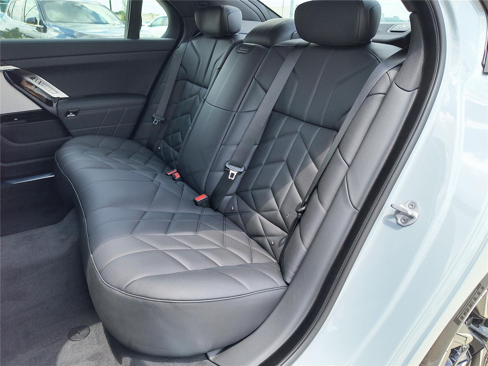 2025 Bmw 740i photo 13