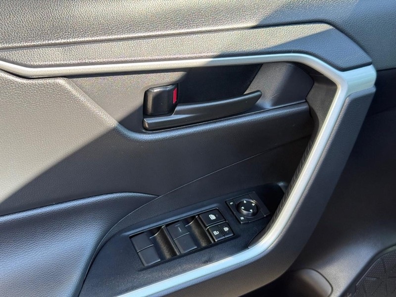 2025 Toyota RAV4 LE photo 17