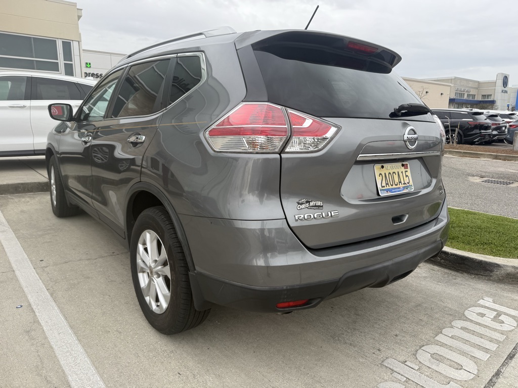 2015 Nissan Rogue SV photo 3