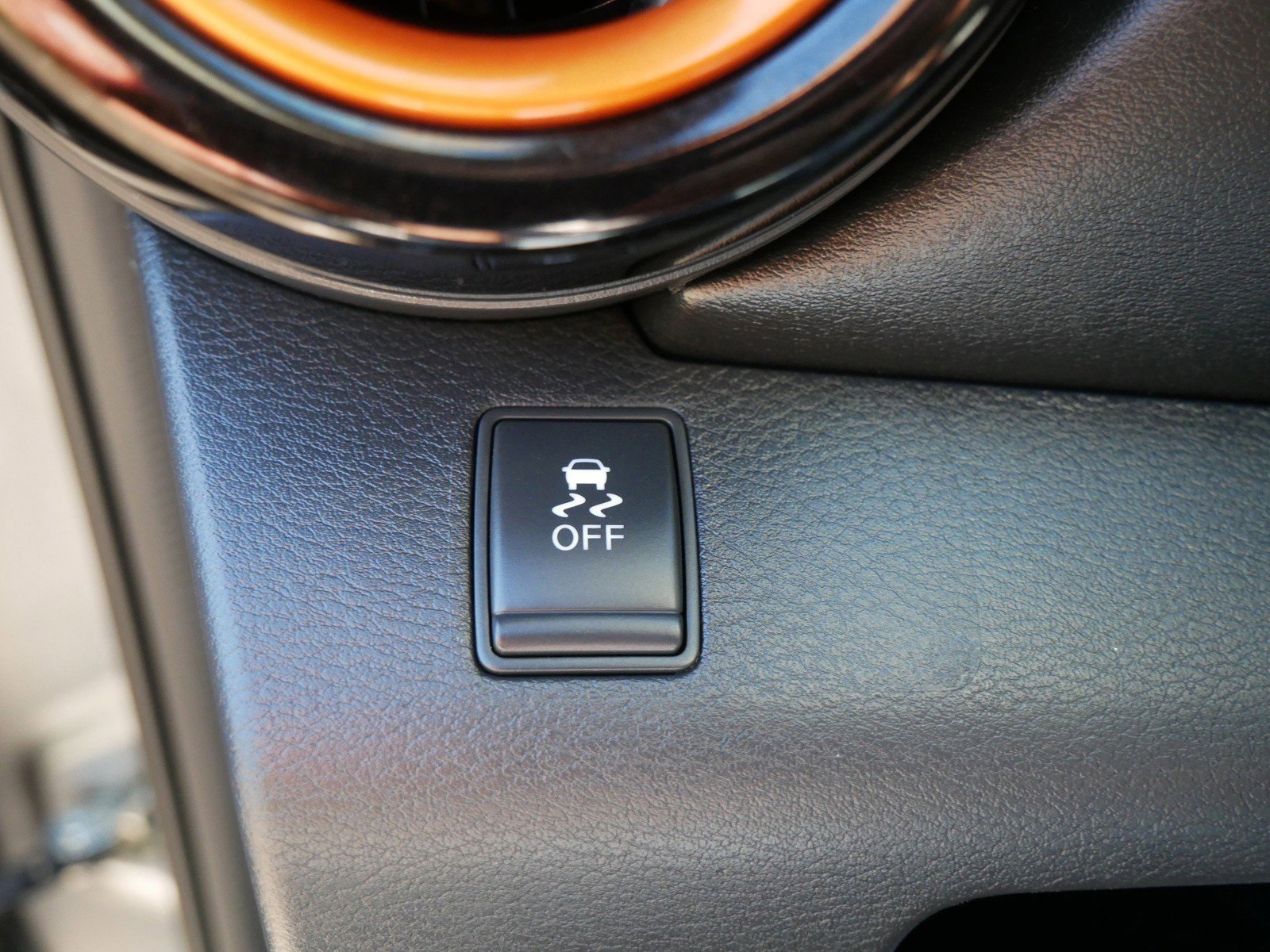 2019 Nissan Kicks SR photo 25
