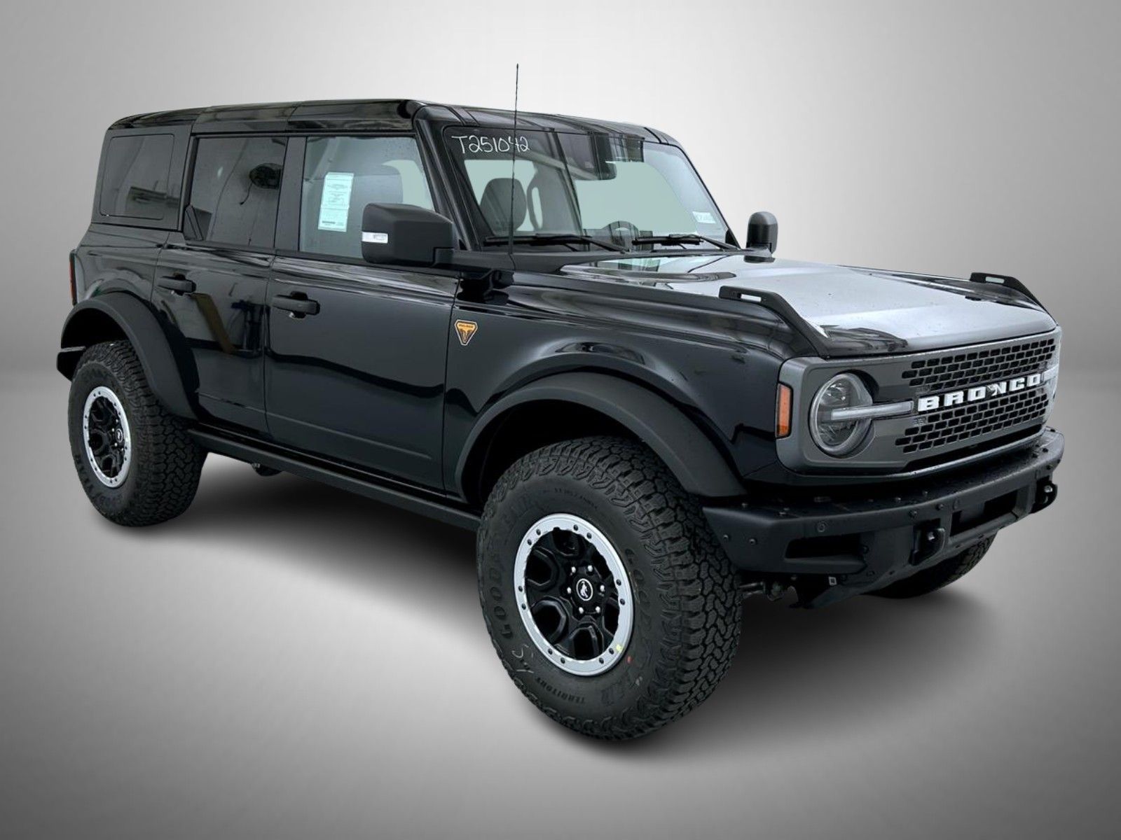 2025 Ford Bronco Badlands photo 3