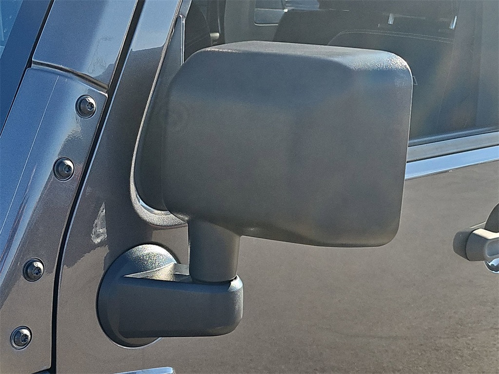 2016 Jeep Wrangler Unlimited Sahara photo 22