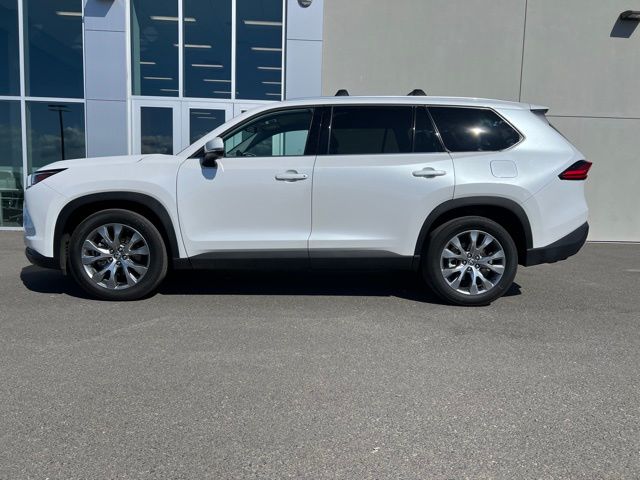 2024 Toyota Grand Highlander XLE photo 2