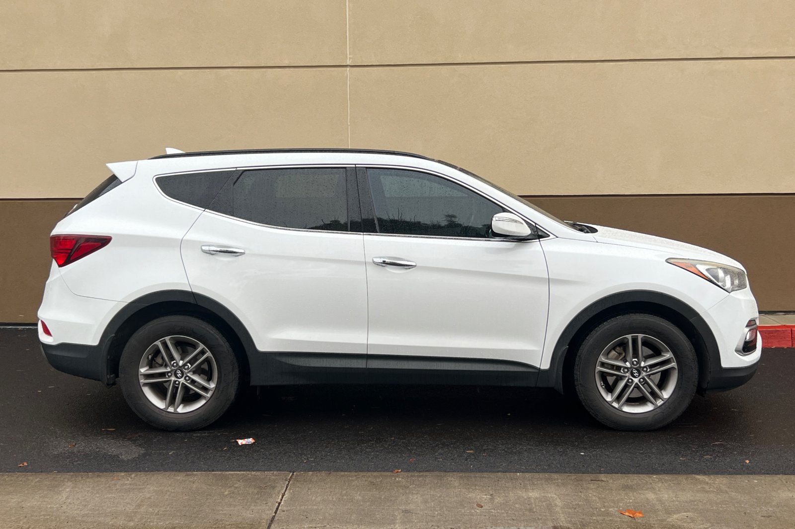 2017 Hyundai Santa Fe Sport photo 2