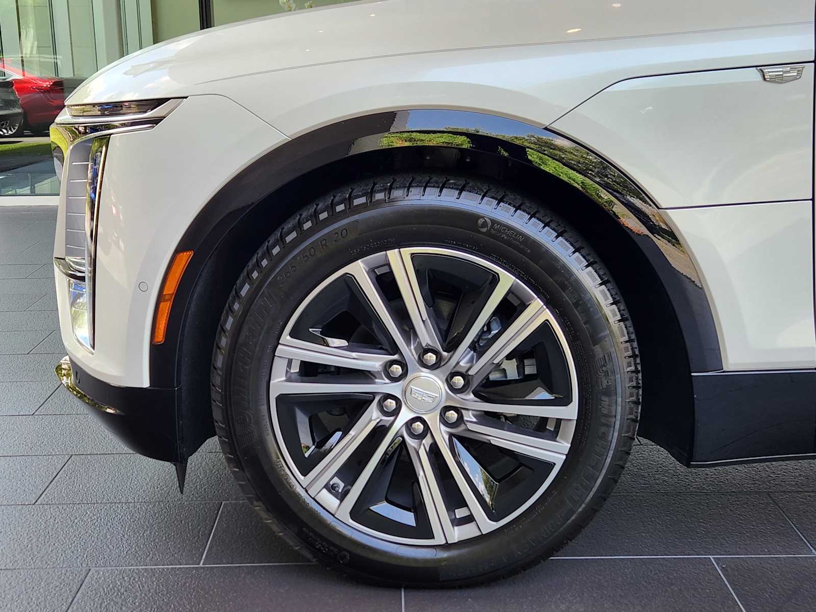2025 Cadillac Lyriq Luxury photo 5