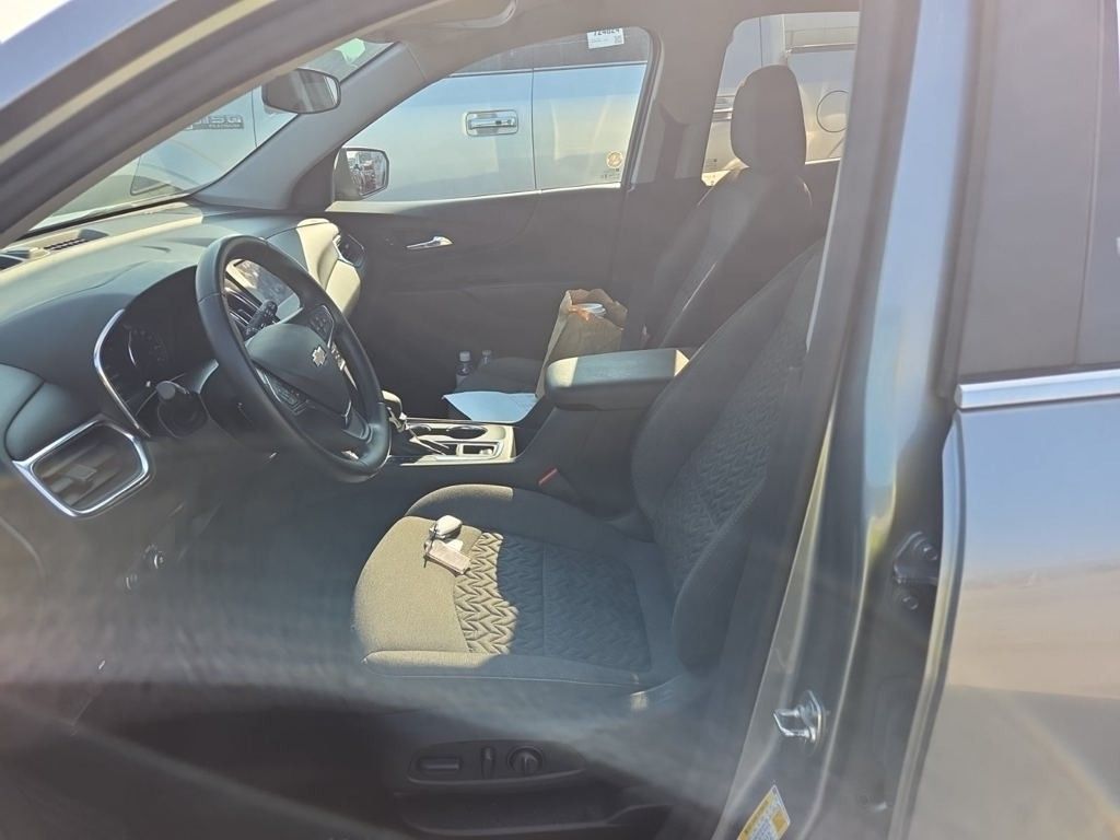 2024 Chevrolet Equinox LT photo 2