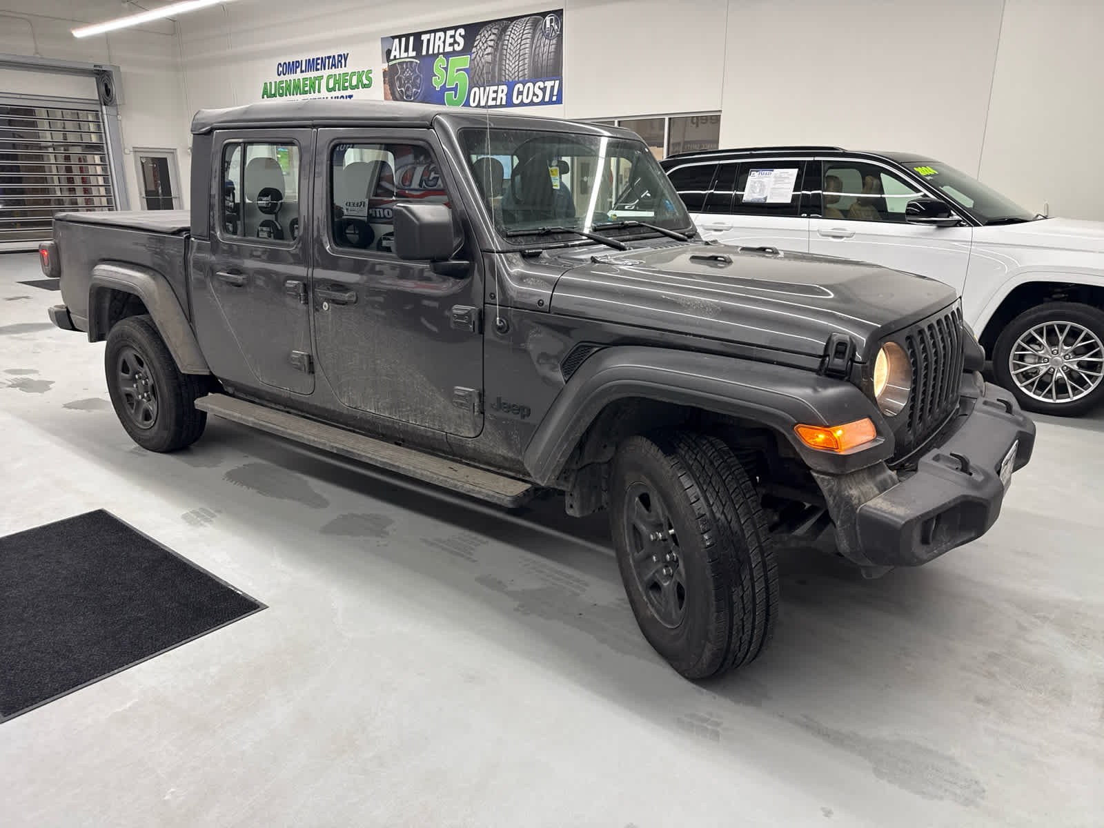Used 2022 Jeep Gladiator Sport with VIN 1C6HJTAG6NL178621 for sale in Kansas City