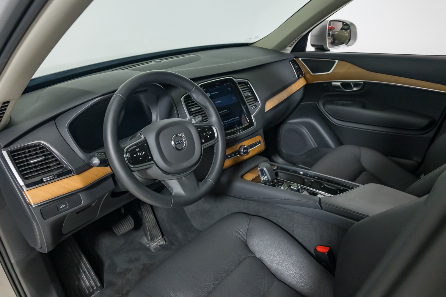 2024 Volvo XC90 B5 Plus photo 17