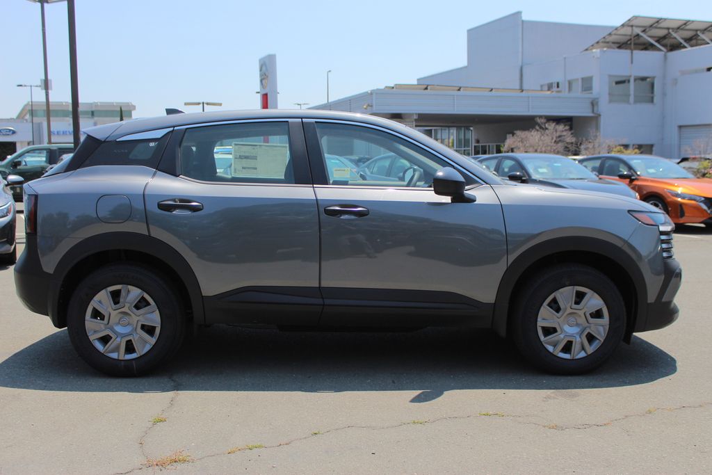 2025 Nissan Kicks S photo 3