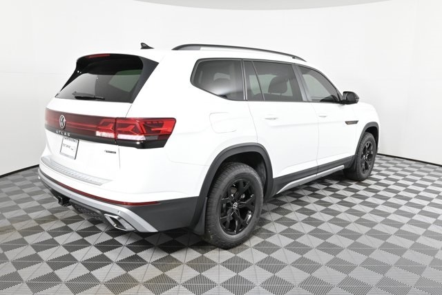2025 Volkswagen Atlas Peak Edition SE photo 3
