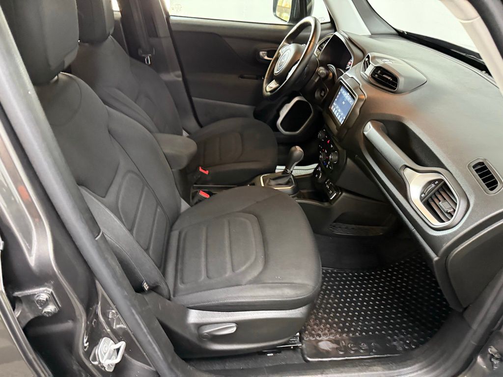 2020 Jeep Renegade Latitude photo 30