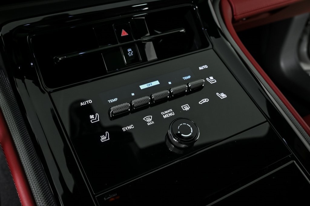 2025 Porsche Panamera Base photo 14