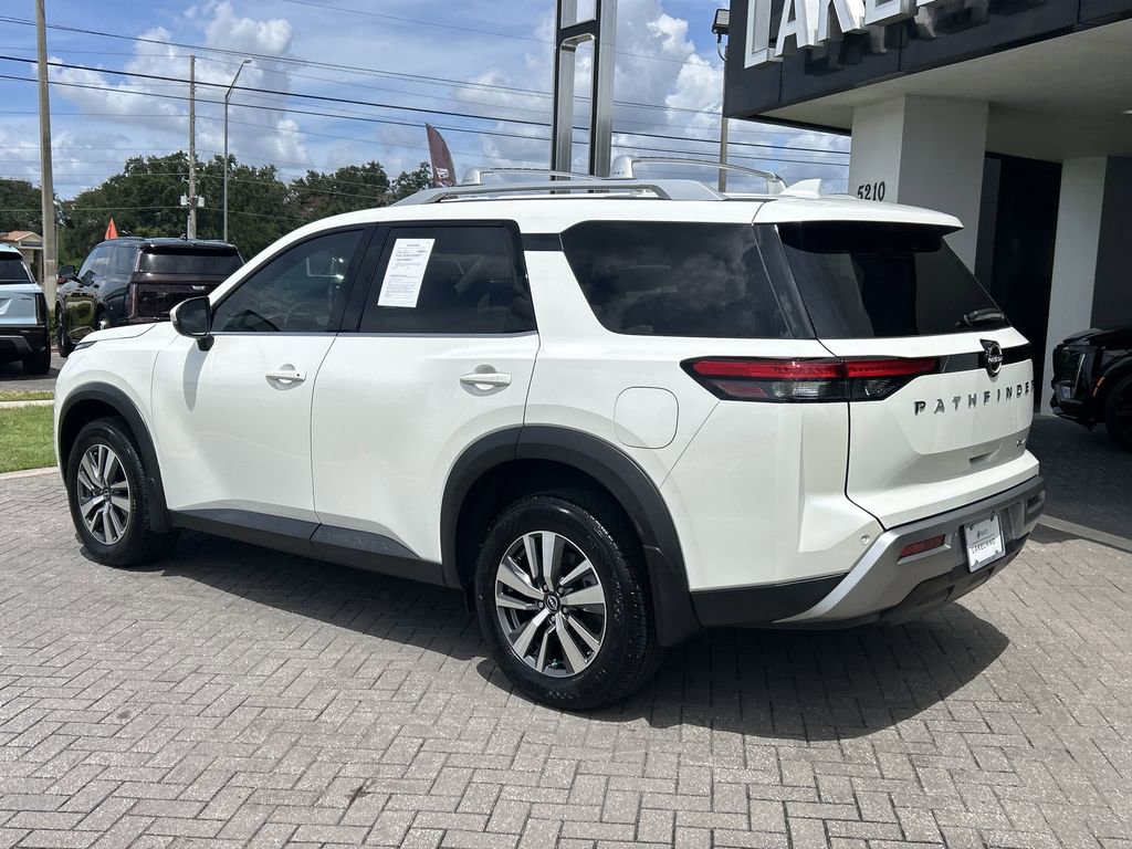 2024 Nissan Pathfinder SL photo 4