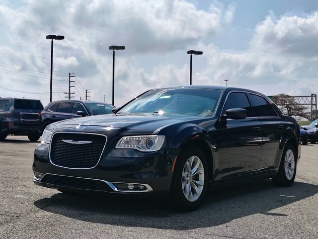 2016 Chrysler 300 Limited photo 13