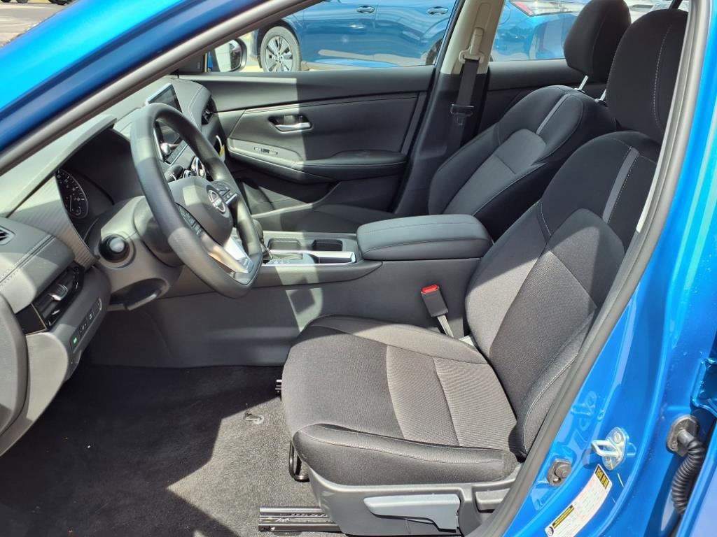 2025 Nissan Sentra SV photo 4