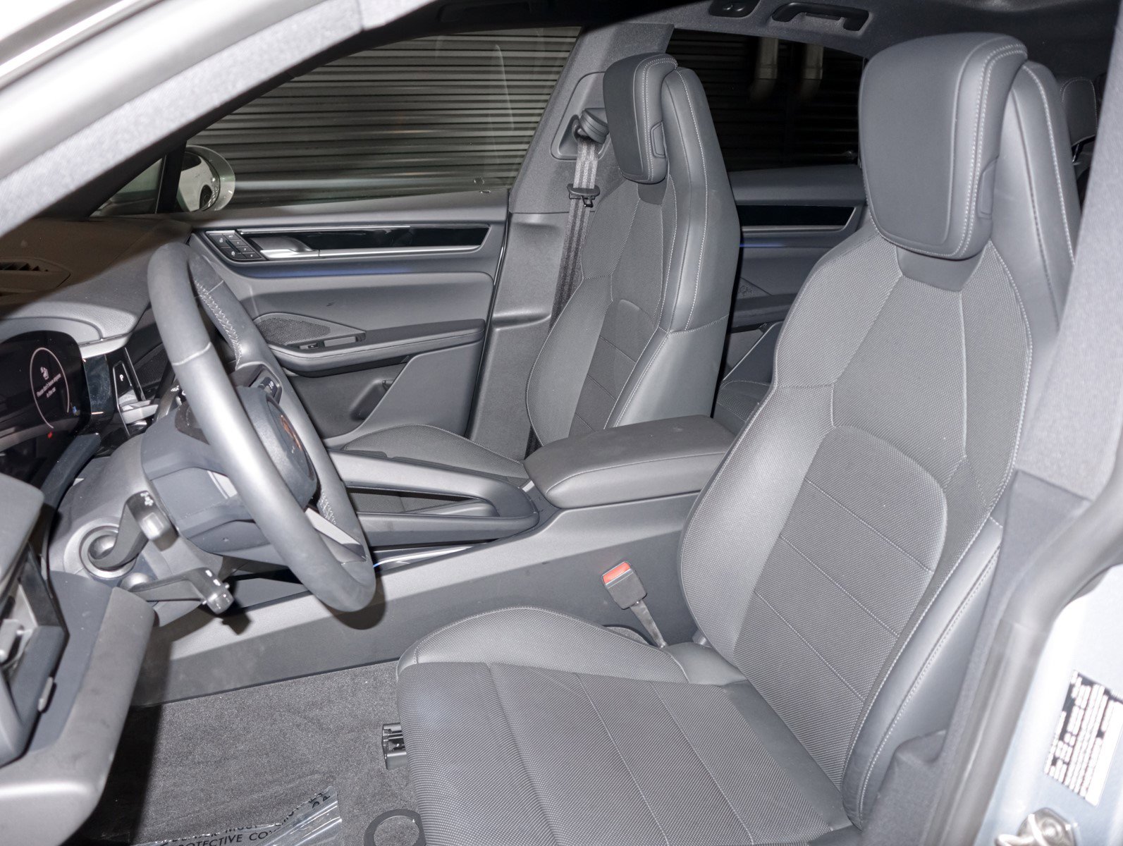 2025 Porsche Macan Electric 4 photo 5