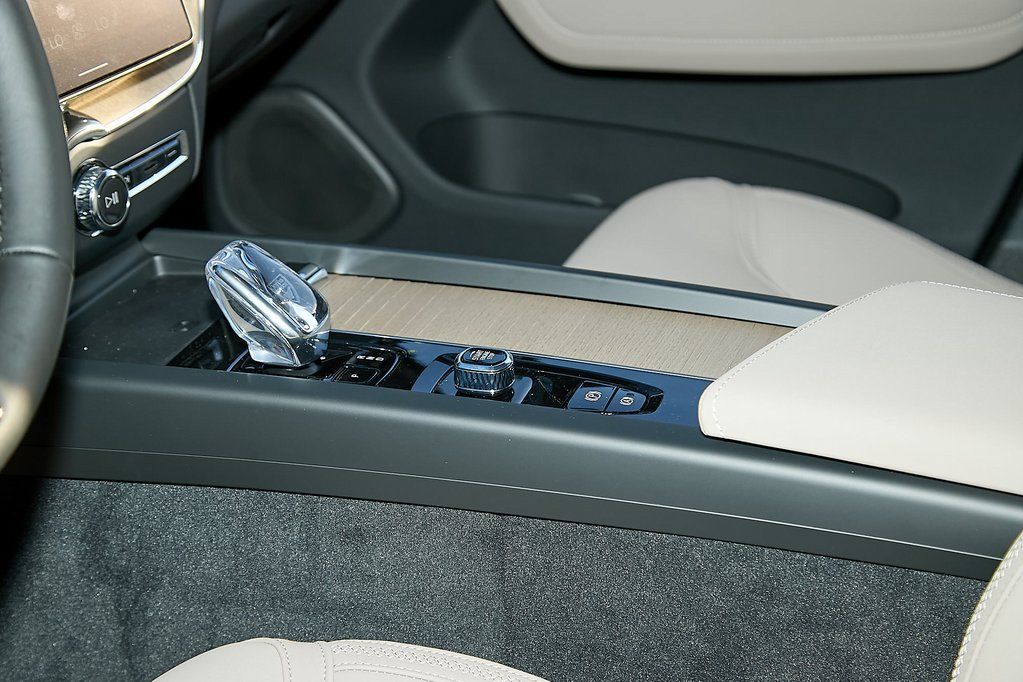 2026 VOLVO XC60 - Image 14