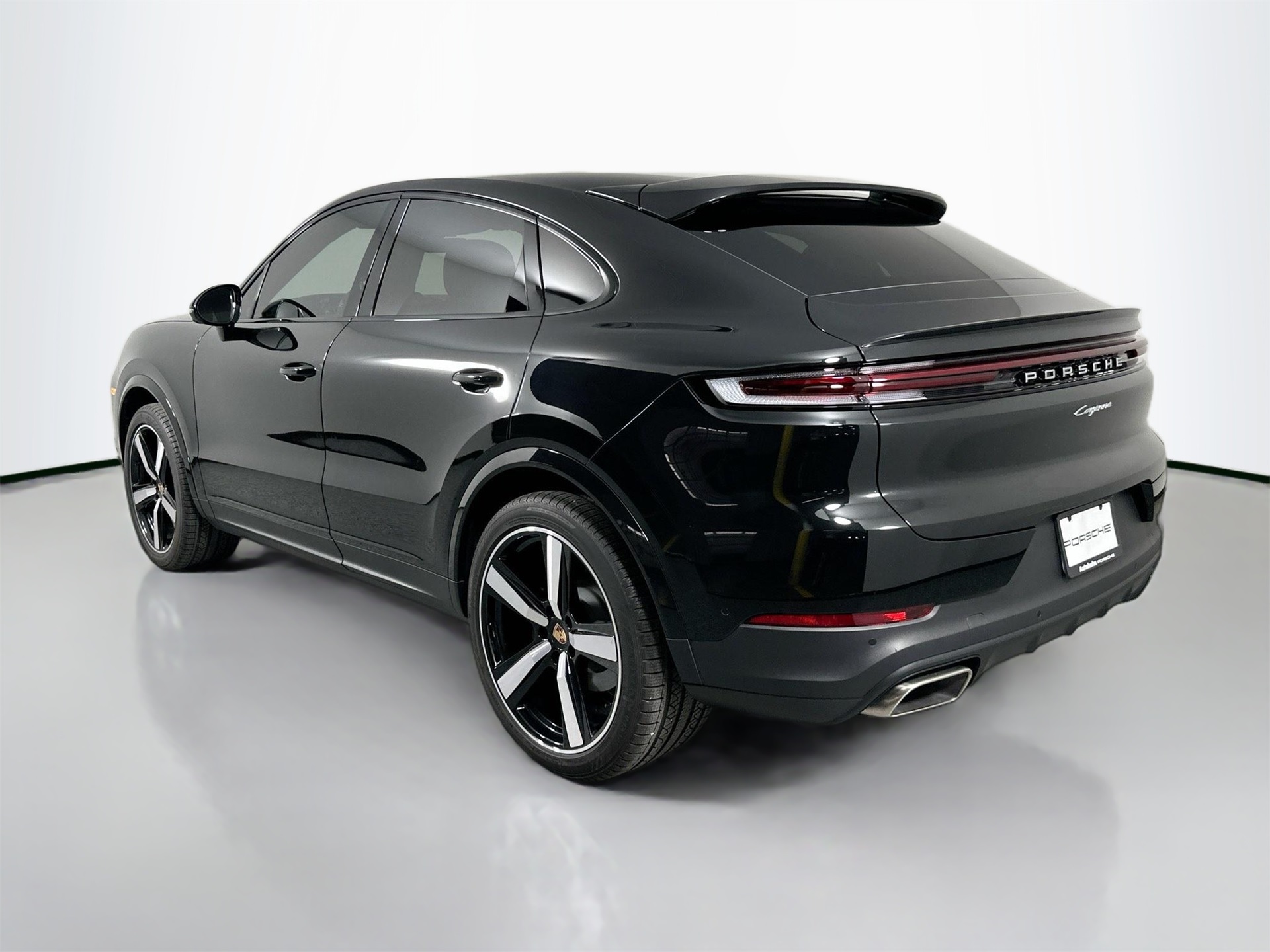 2025 Porsche Cayenne Coupe Base photo 3