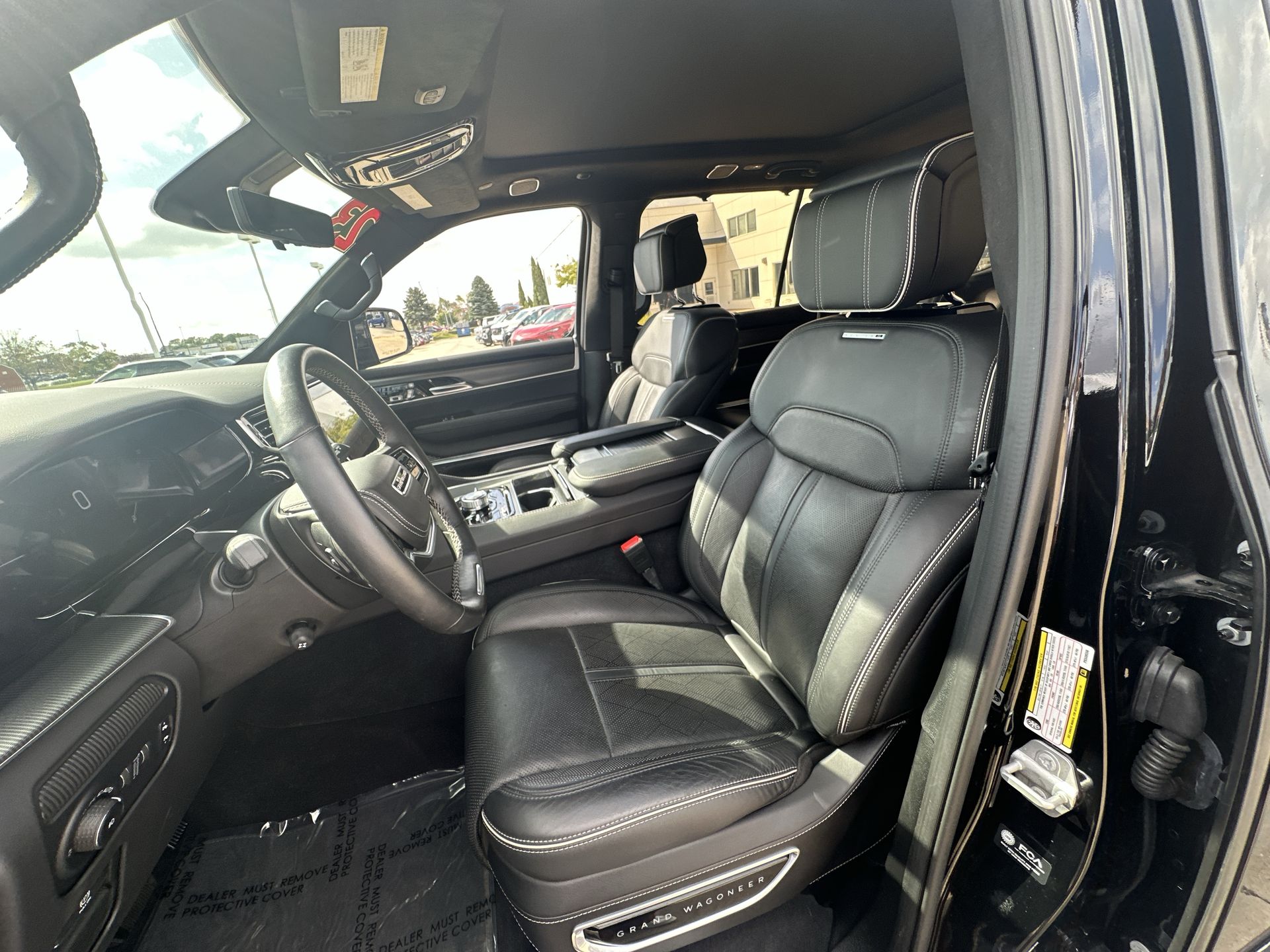 2023 Jeep Grand Wagoneer II photo 19