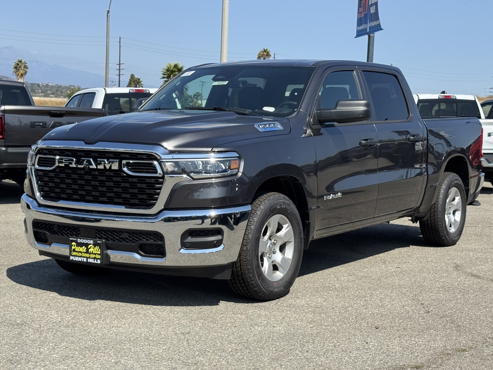 2025 Ram 1500 Tradesman photo 3